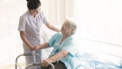 在家也能享受全方位養(yǎng)老服務(wù)?上海已試點(diǎn)!3位護(hù)理員+1位護(hù)士輪流上門，每月花費(fèi)……